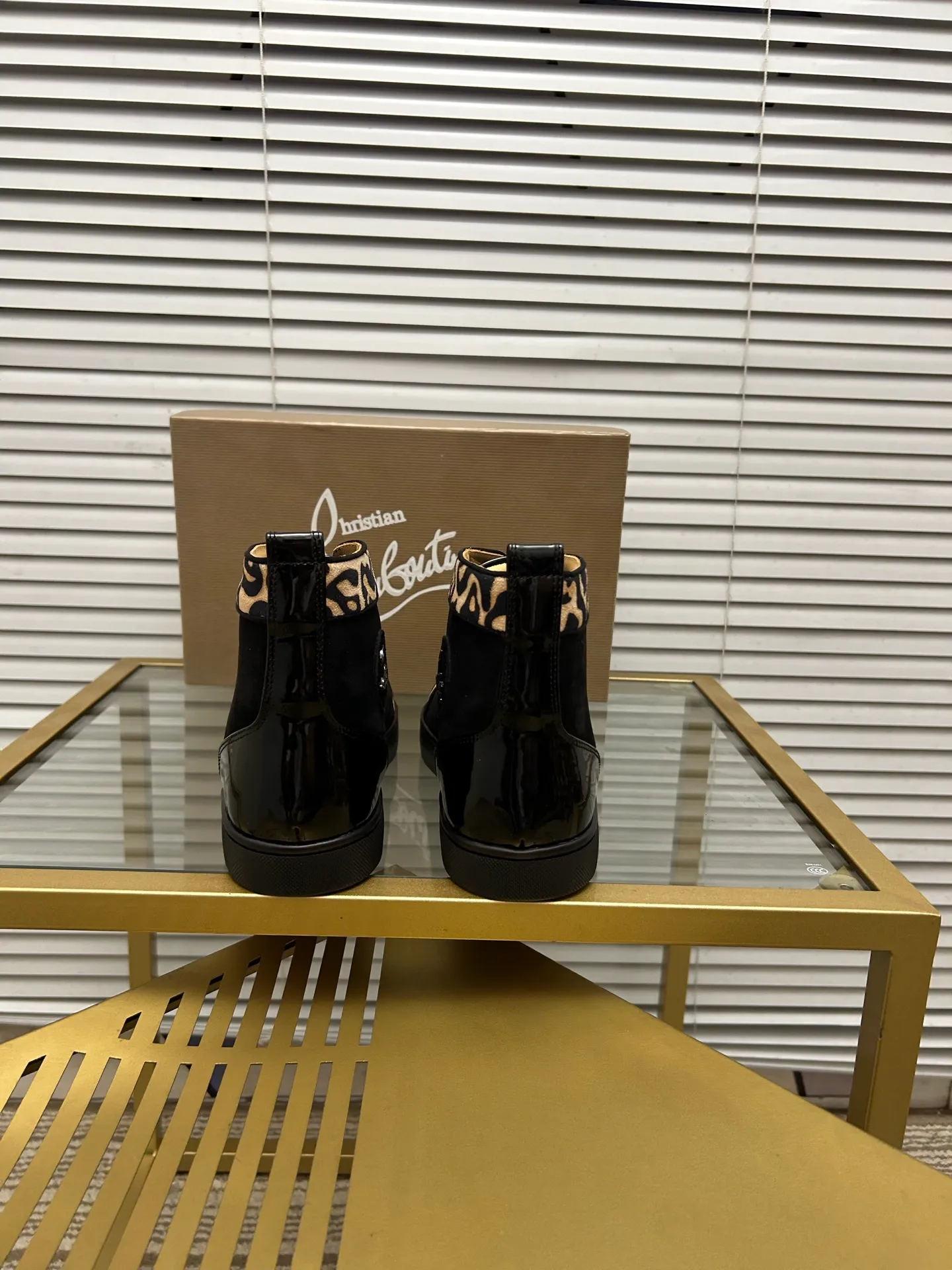 (Customized model) Ex-factory price is 540. christian louboutin (CL red sole shoes) counter series, casual sneakers for couples 📢 📢 📢 Exclusive hot style release 🎈🎈💪 Movable latex feet 👻 Finished outsole line [Proud] 😝Female 35-40# Male 38#-46, global supply😝 [Top version]: Original imported genuine leather upper, top original leather lining, original molded TPU outsole, original 1:1 detail processing, original shoe last,